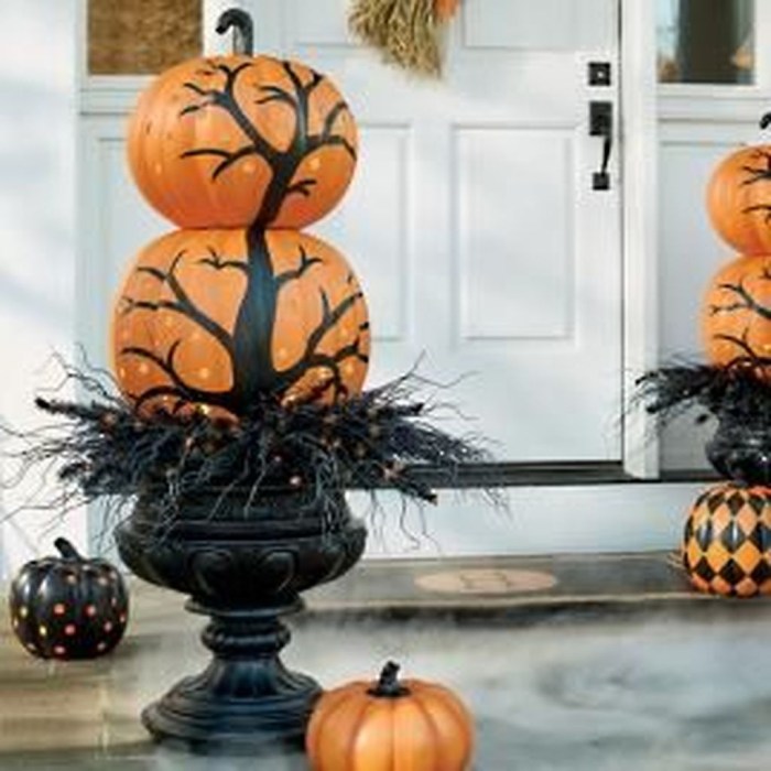 Classy outdoor halloween decor