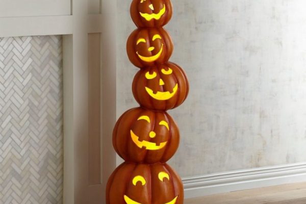 Outdoor stacked pumpkin decor