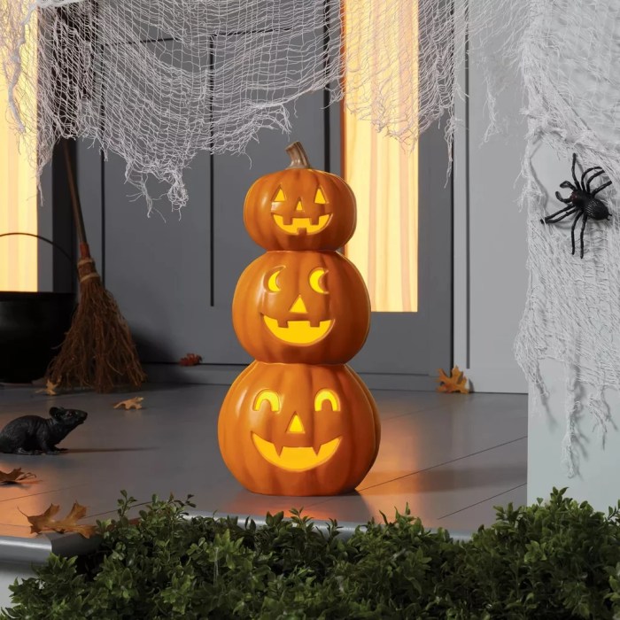 Outdoor stacked pumpkin decor